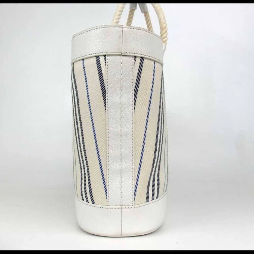 Burberry tote - Picture 2 of 8
